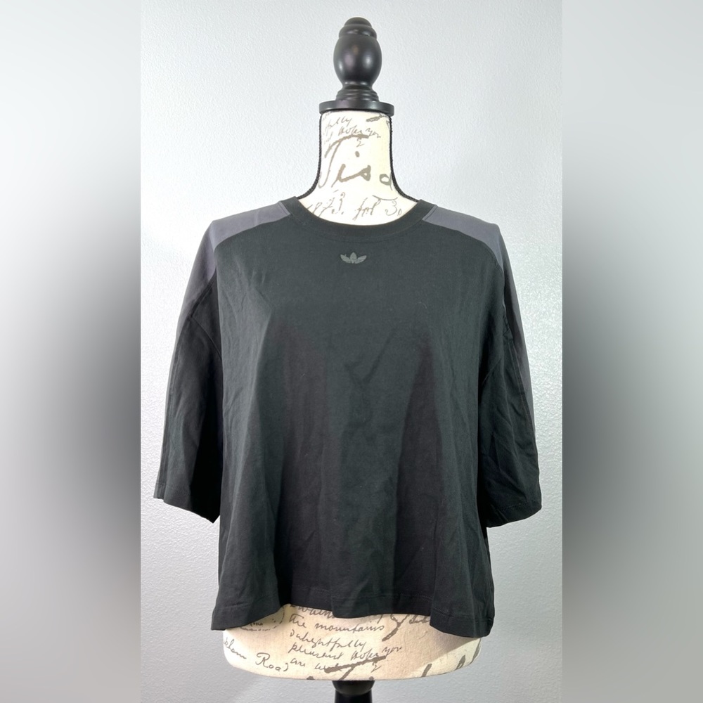 ADIDAS CROPPED SHORT SLEEVE TEE WOMEN’S NWT HF2128 SIZE LARGE